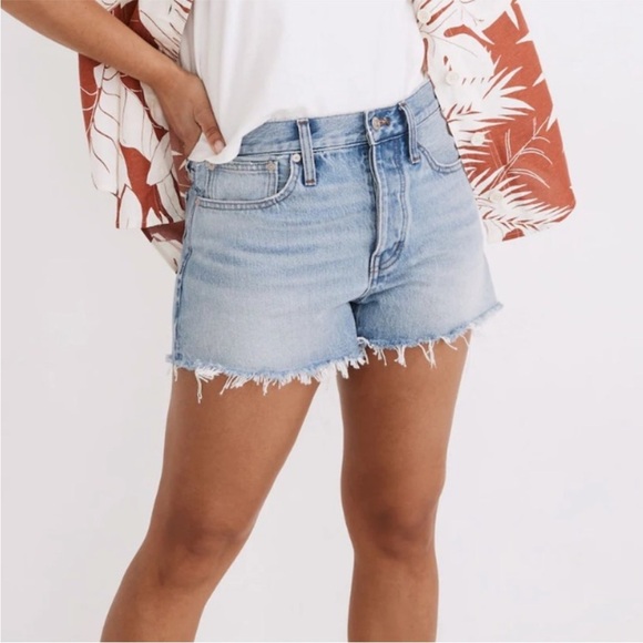 Madewell Relaxed Denim Shorts Button Fly
30 Rosemount Wash - Picture 1 of 6